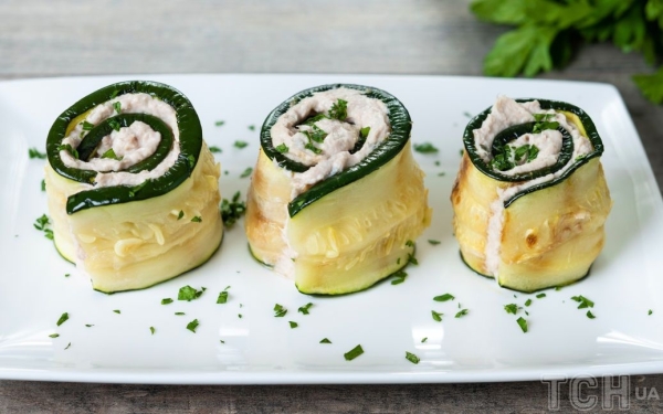 Кабачковые рулеты: рецепт легкой овощной закуски