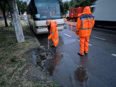 Вночі в Одесі вирувала негода: які наслідки