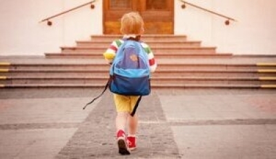 Влада Польщі змусить всіх дітей українських біженців ходити до польських шкіл