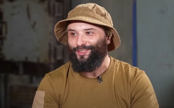 Зірка "Ліги Сміху" Віктор Розовий у кріслі колісному чуттєво звернувся до дружини: "Пишаюся"